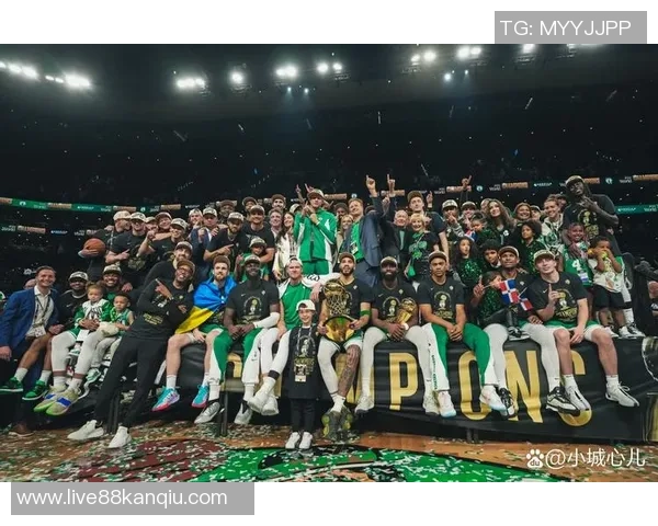 凯尔特人与骑士的巅峰对决回顾与精彩瞬间分析 凯尔特人与骑士的巅峰对决回顾与精彩瞬间分析